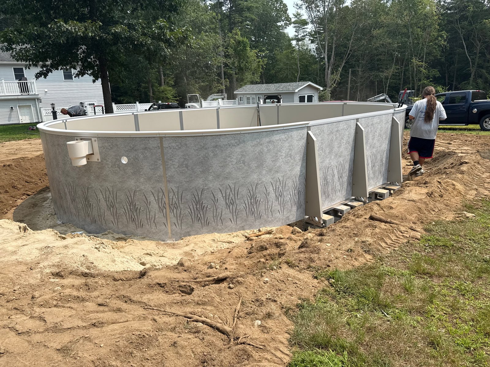 Metric Radiant Oval Pool