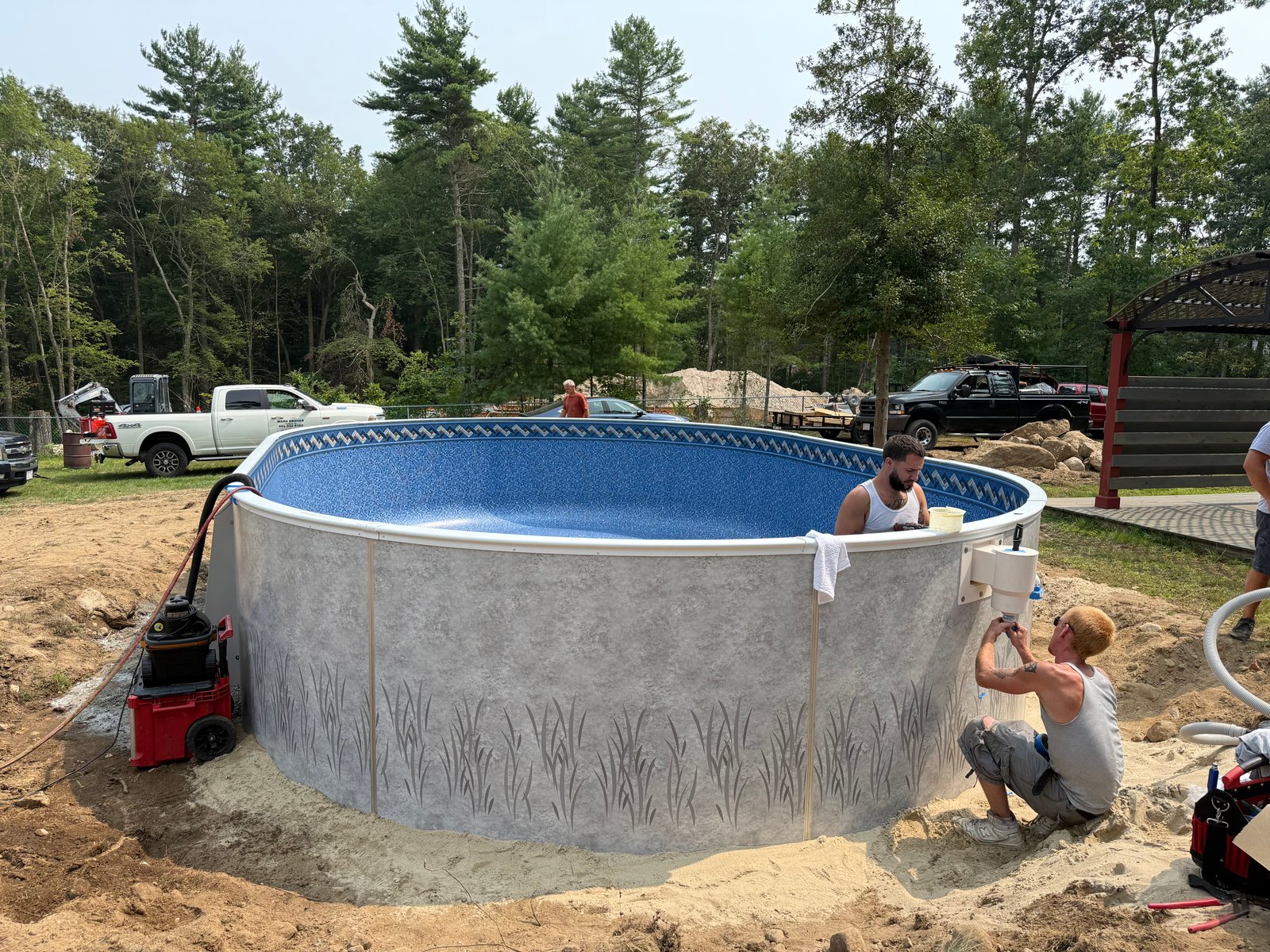 Metric Radiant Oval Pool