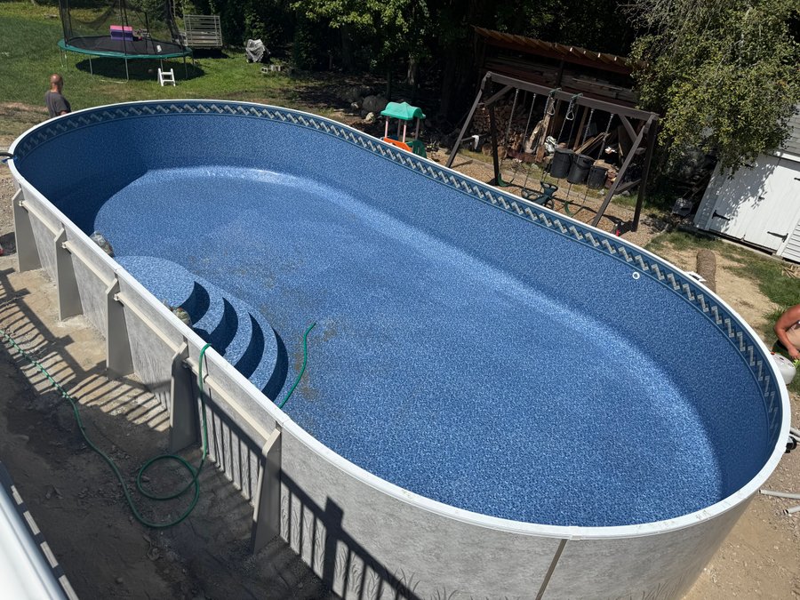 Metric Radiant Oval Pool